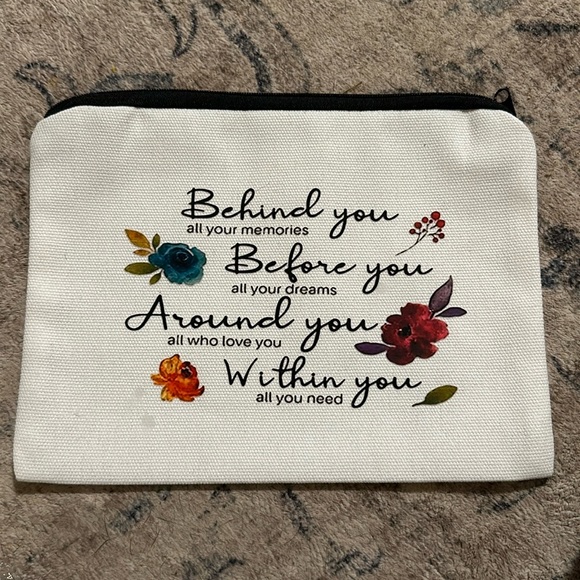 NWT gift makeup bag - Picture 1 of 2